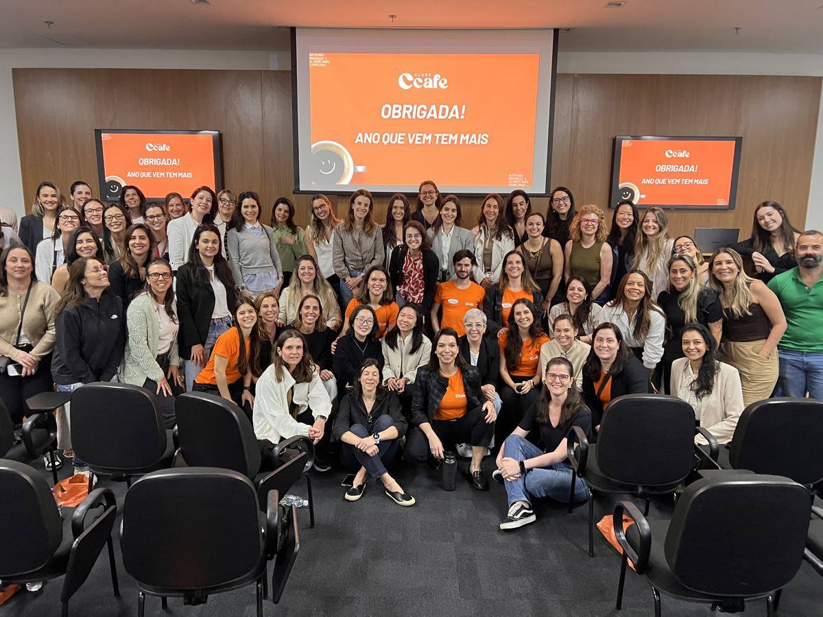 Participantes do Café Científico reunidos no auditório